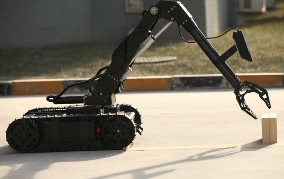 Sicherheit und Verteidigung EOD-Verteidiger Roboter mit den Armen